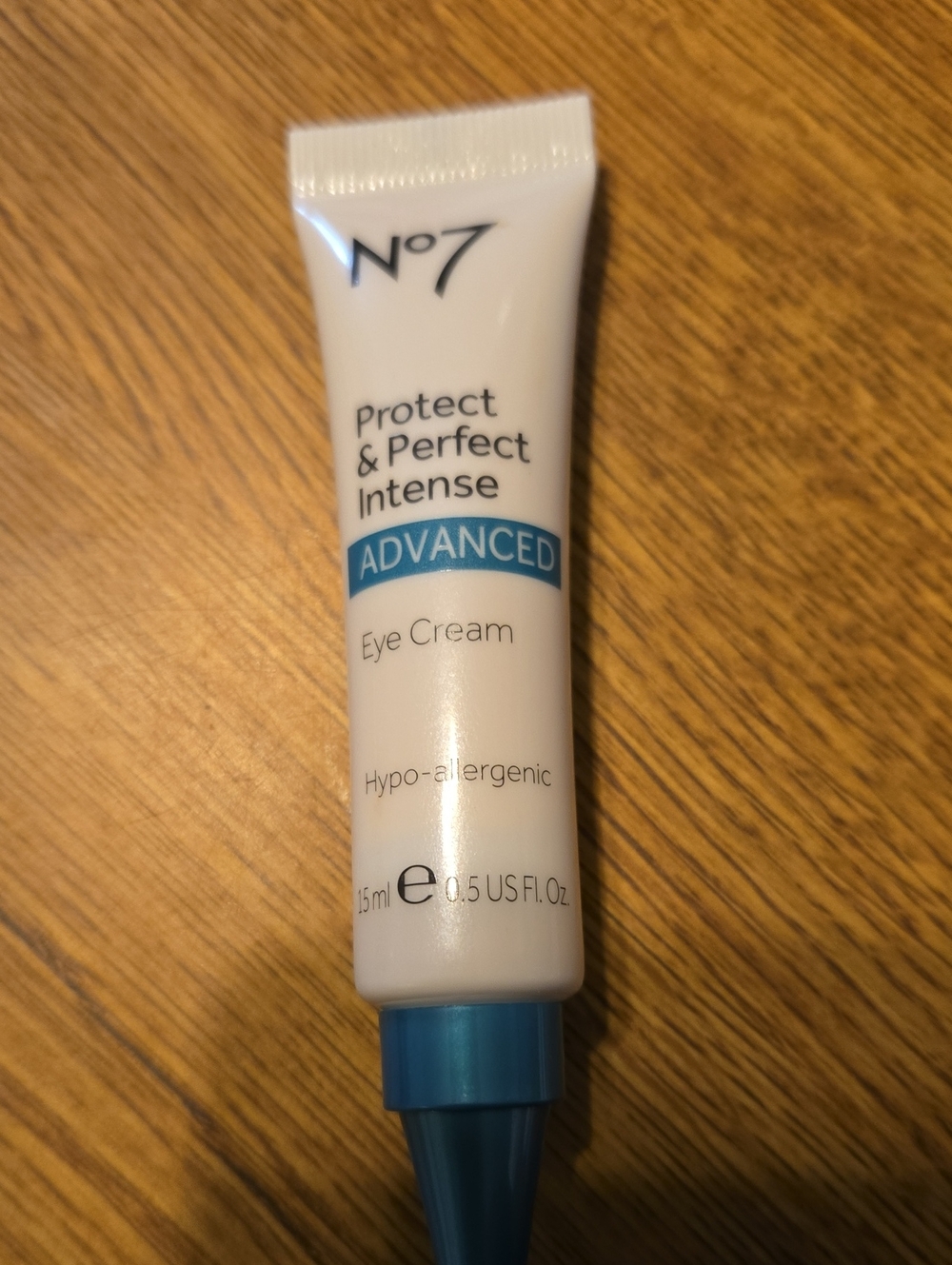 No7 Protect & Perfect Intense Advanced Eye Cream — White & Blue